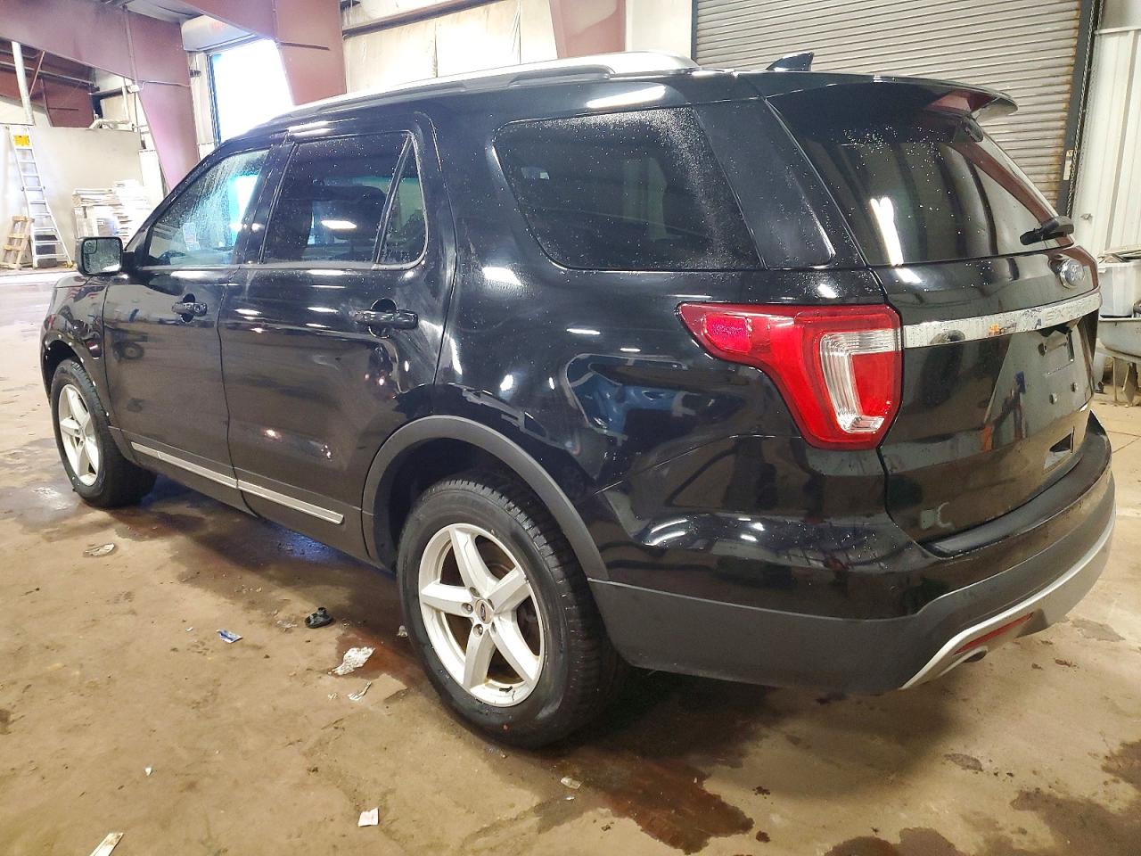 2016 FORD EXPLORER XLT photo 2