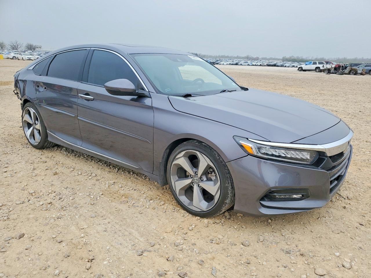 2018 HONDA ACCORD TOURING photo 4