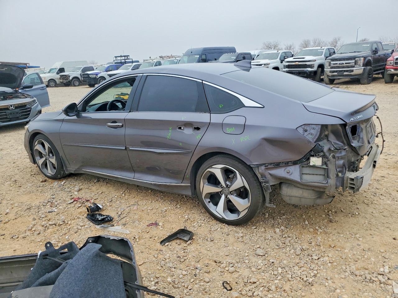 2018 HONDA ACCORD TOURING photo 2