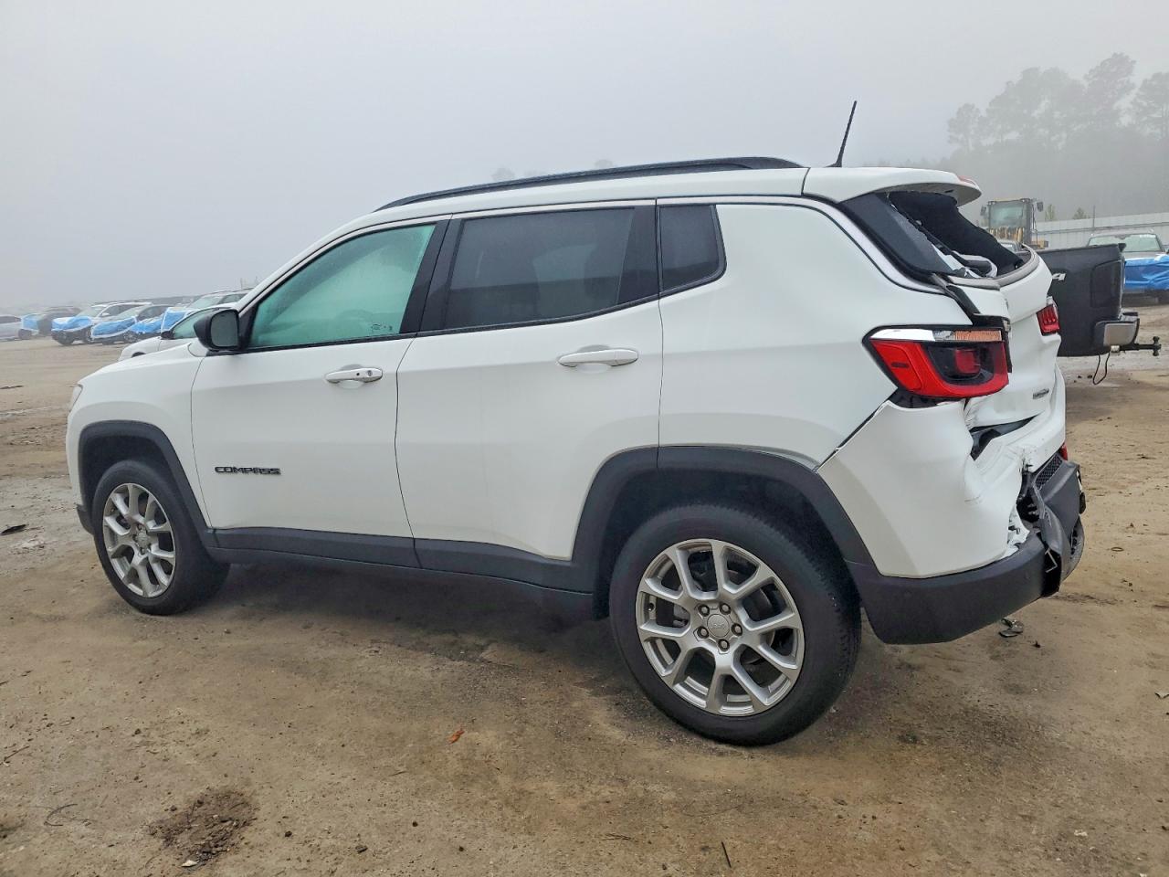 2024 JEEP COMPASS LATITUDE LUX photo 2