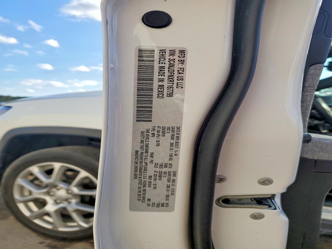 2024 JEEP COMPASS LATITUDE LUX photo 13
