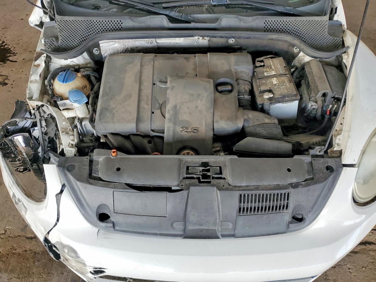 2013 VOLKSWAGEN BEETLE photo 11