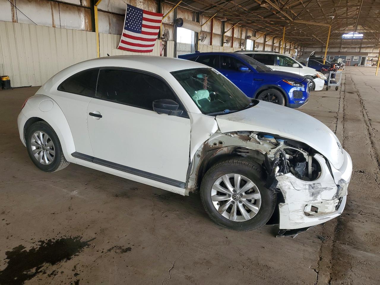 2013 VOLKSWAGEN BEETLE photo 4