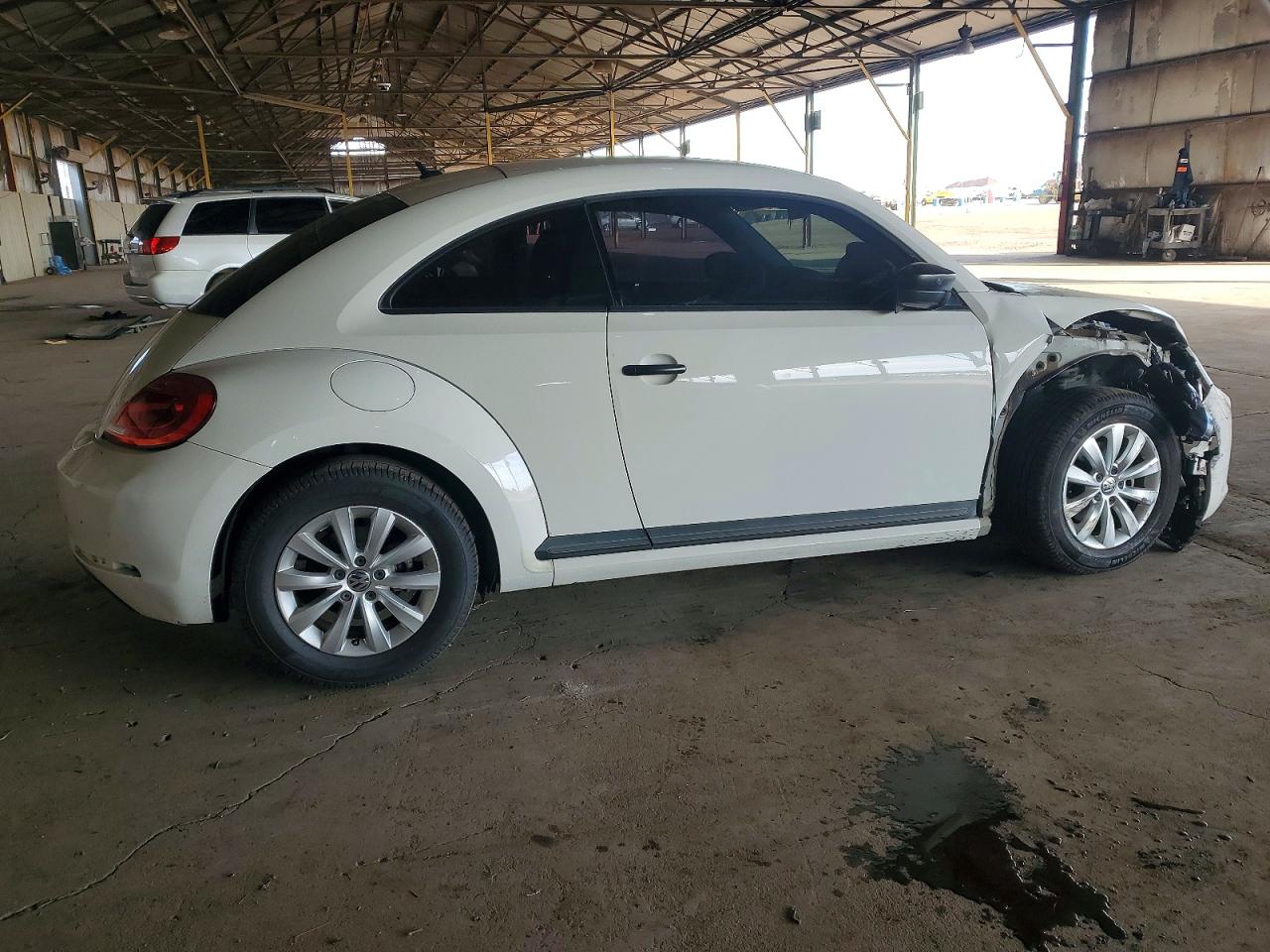 2013 VOLKSWAGEN BEETLE photo 3