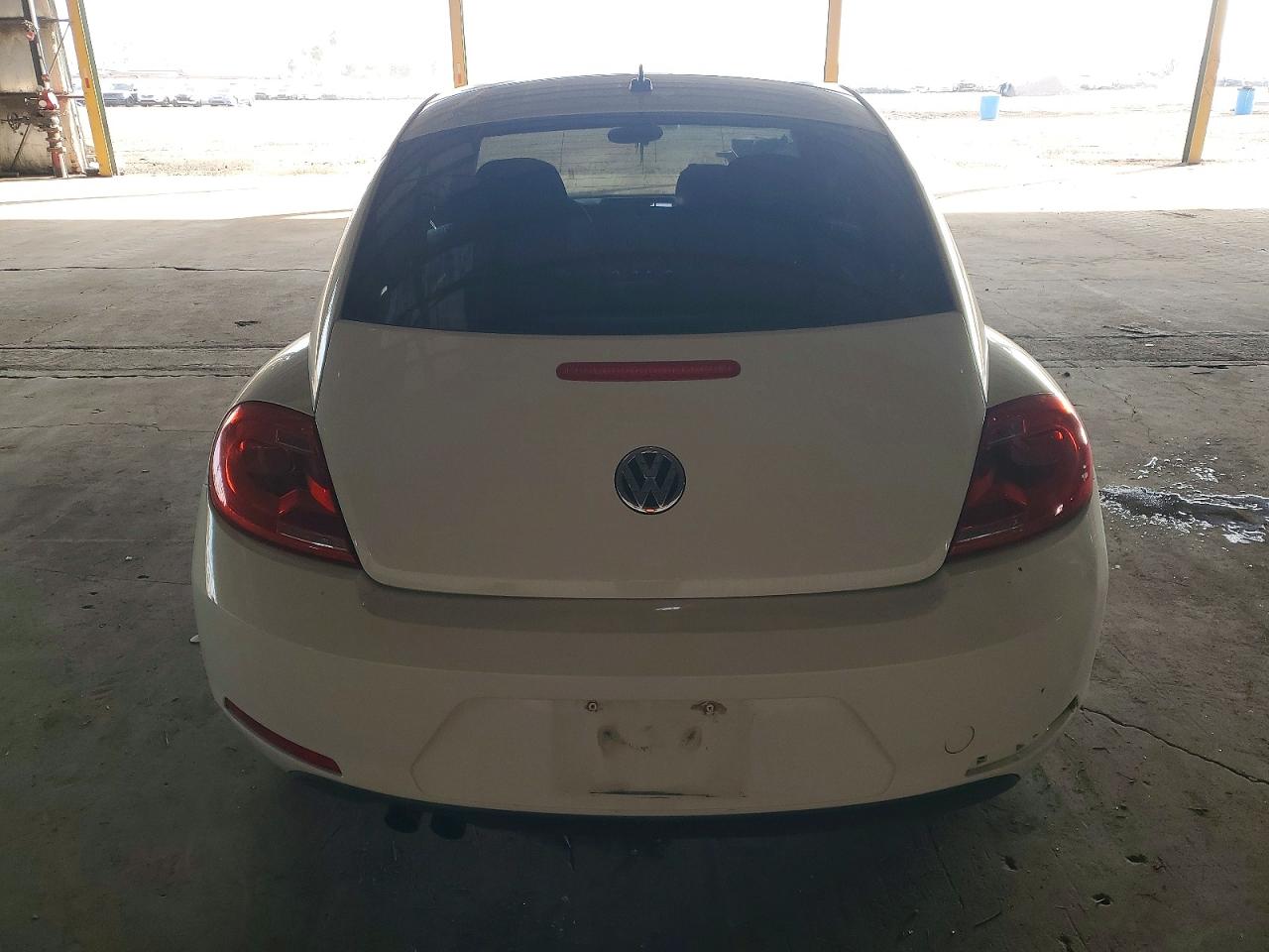 2013 VOLKSWAGEN BEETLE photo 6