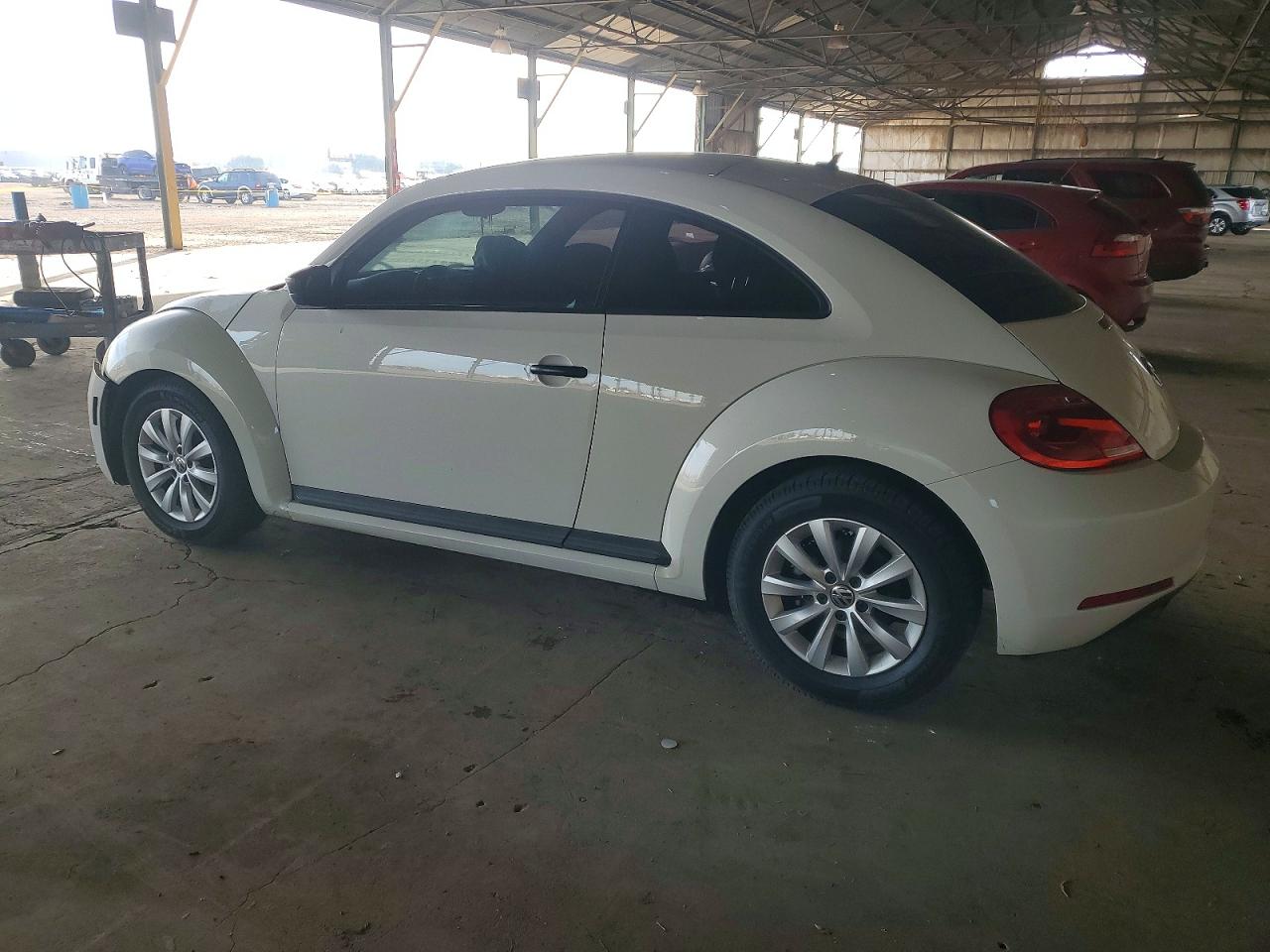 2013 VOLKSWAGEN BEETLE photo 2
