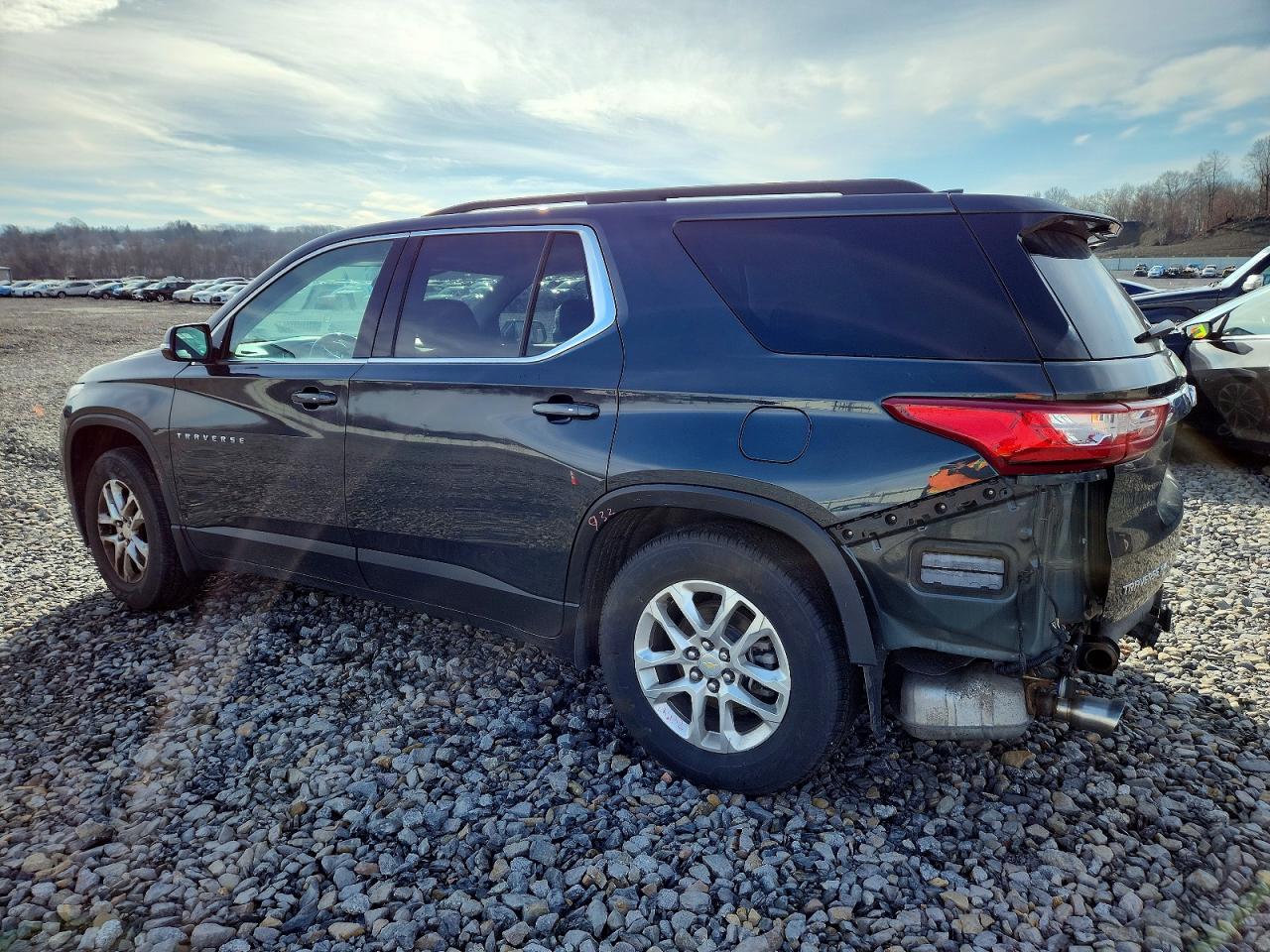2020 CHEVROLET TRAVERSE LT photo 2