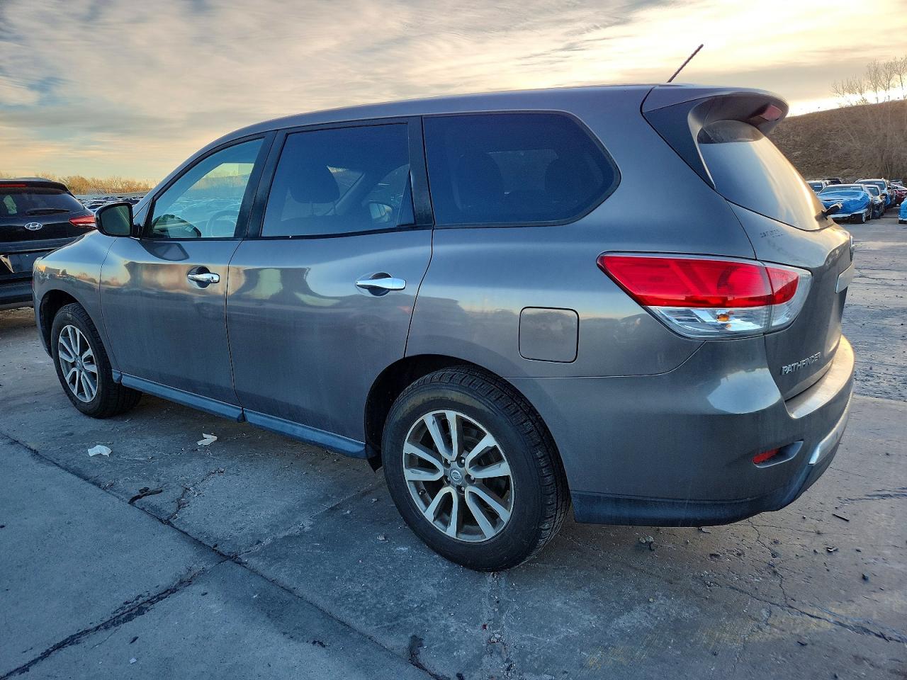 2013 NISSAN PATHFINDER S photo 2