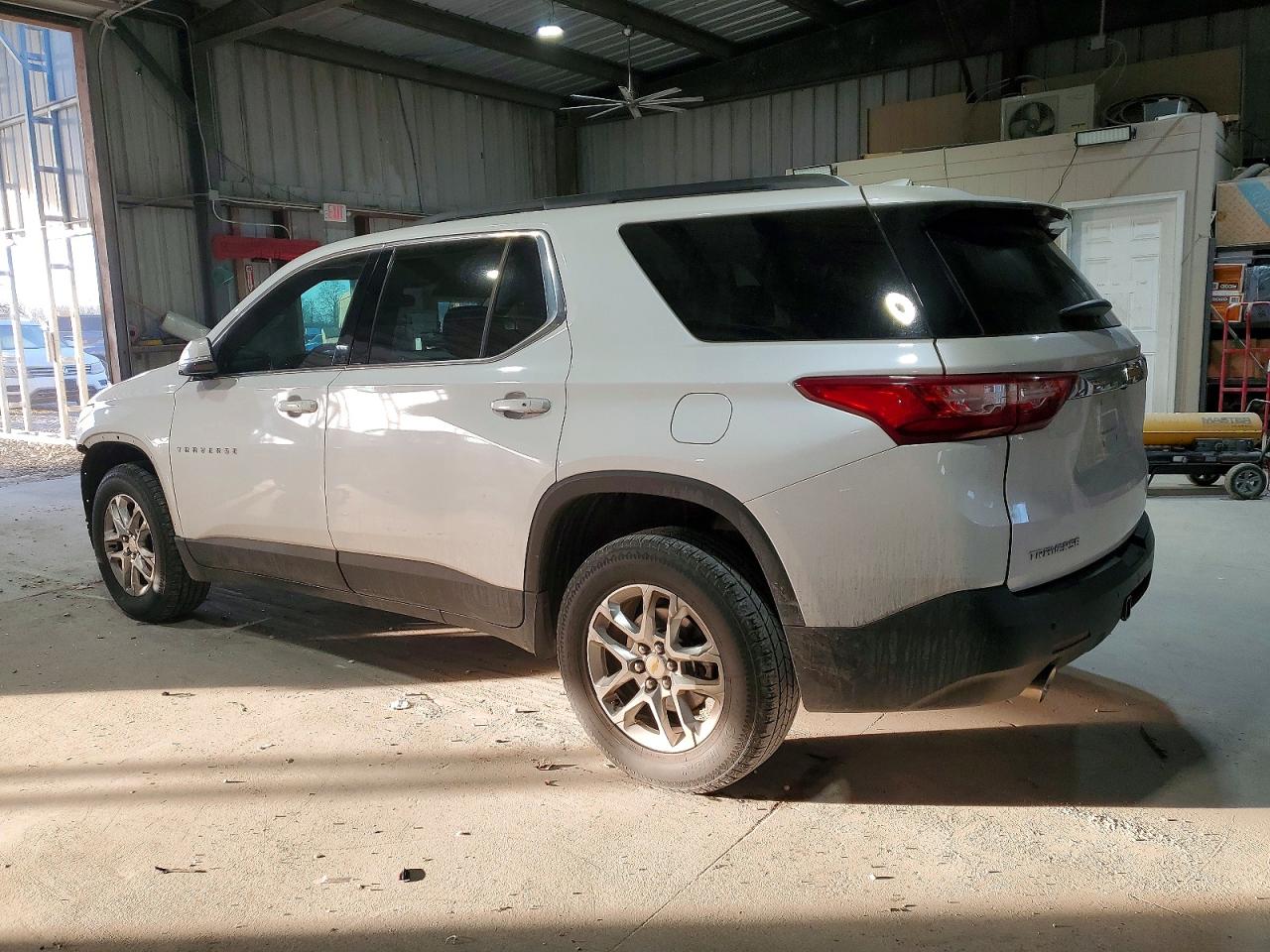2019 CHEVROLET TRAVERSE LT photo 2