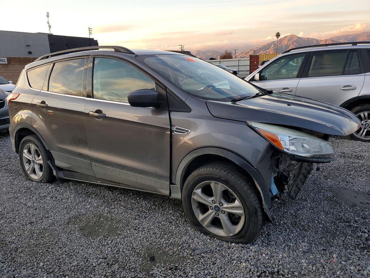 2014 FORD ESCAPE SE photo 4