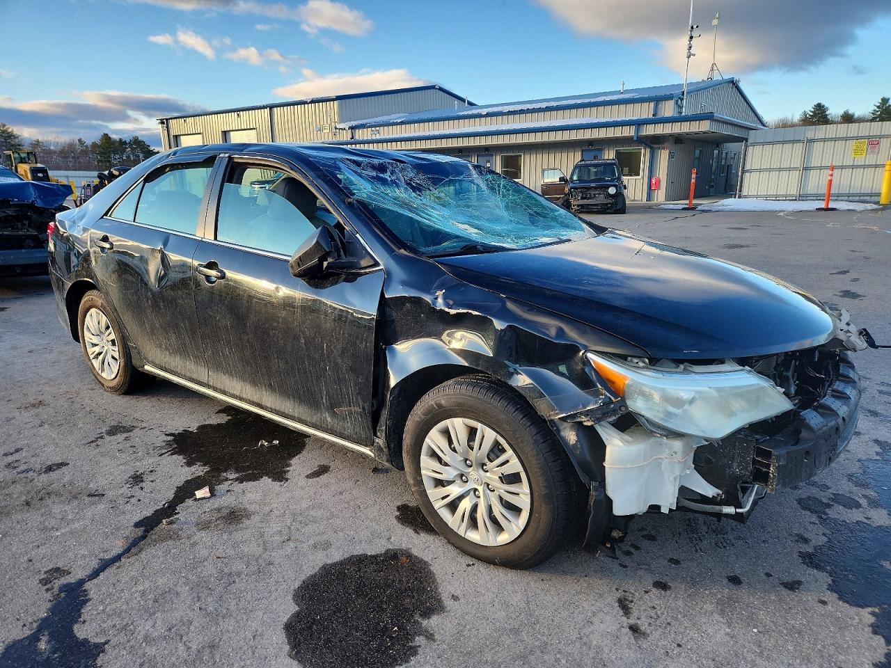 2014 TOYOTA CAMRY L photo 4