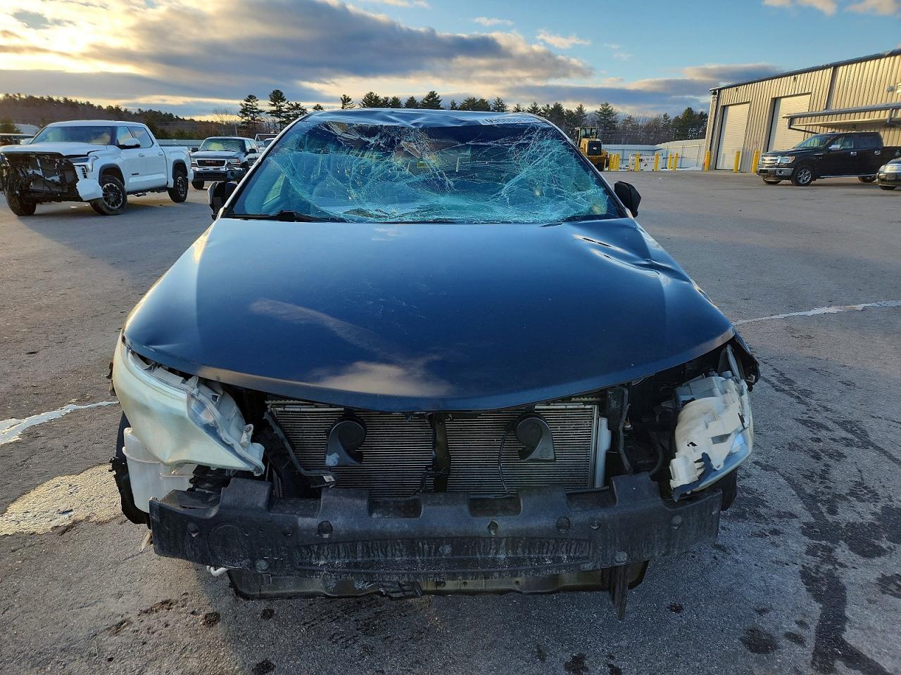 2014 TOYOTA CAMRY L photo 5