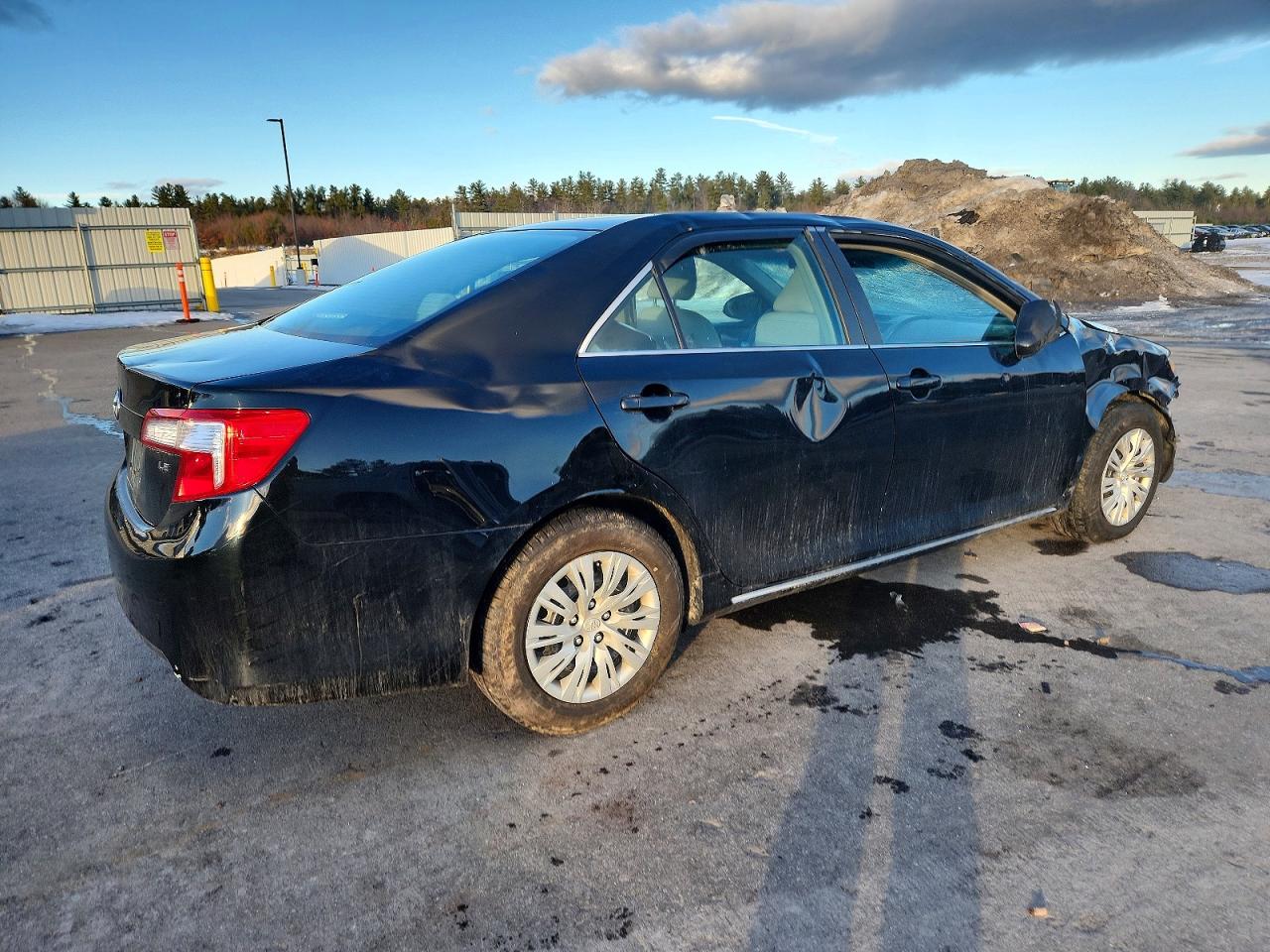 2014 TOYOTA CAMRY L photo 3