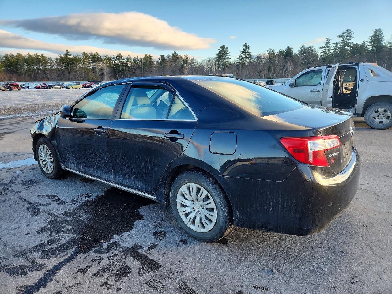 2014 TOYOTA CAMRY L photo 2