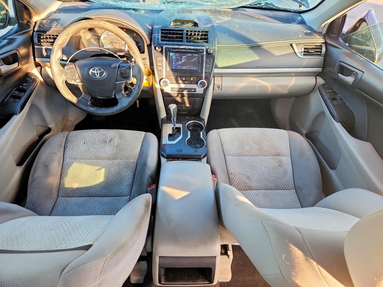 2014 TOYOTA CAMRY L photo 8