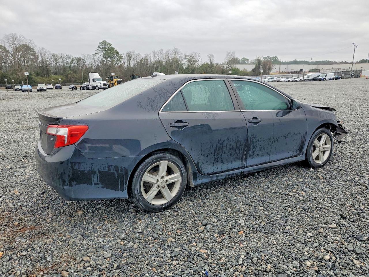 2013 TOYOTA CAMRY L photo 5