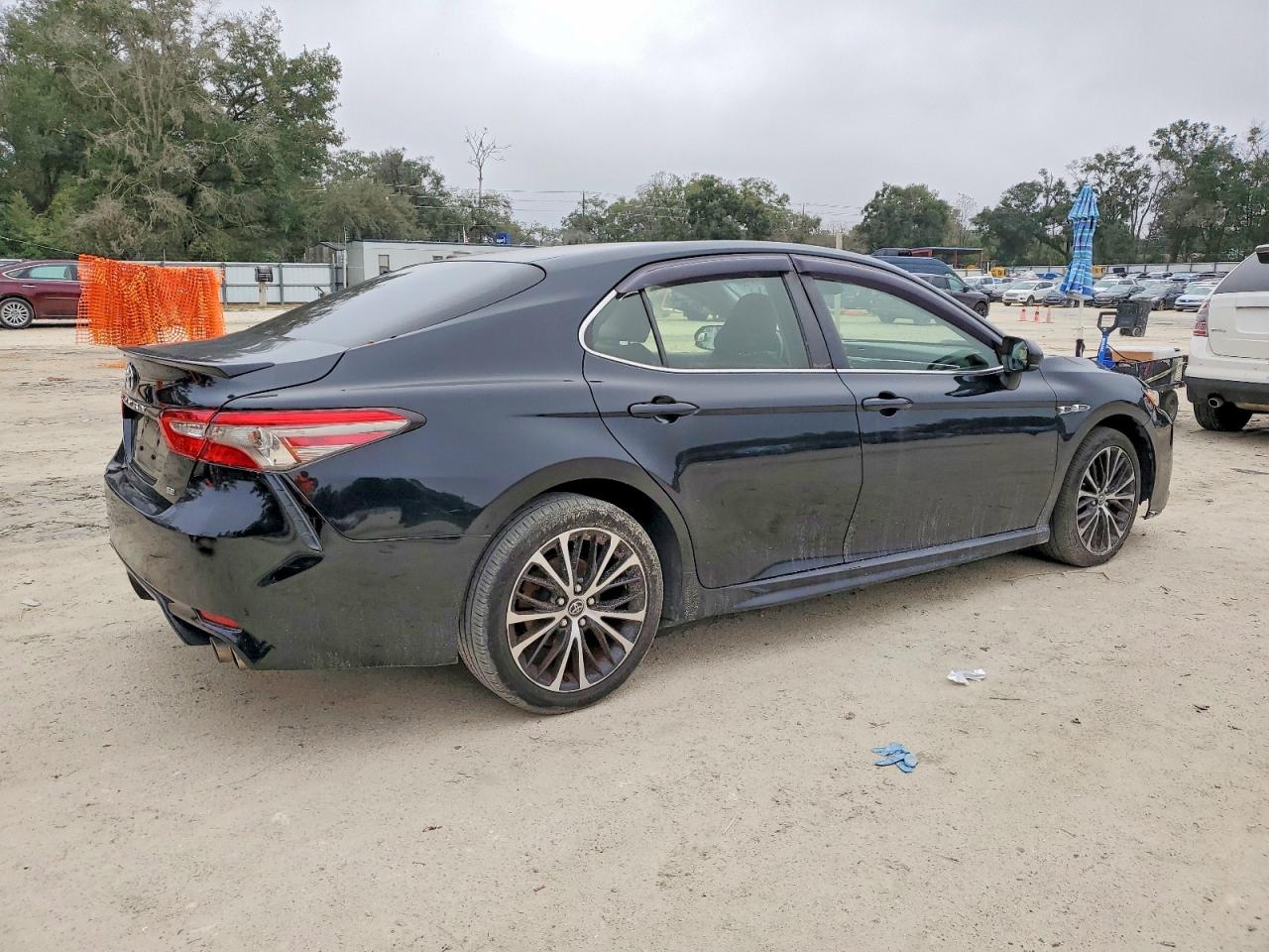 2018 TOYOTA CAMRY L photo 3