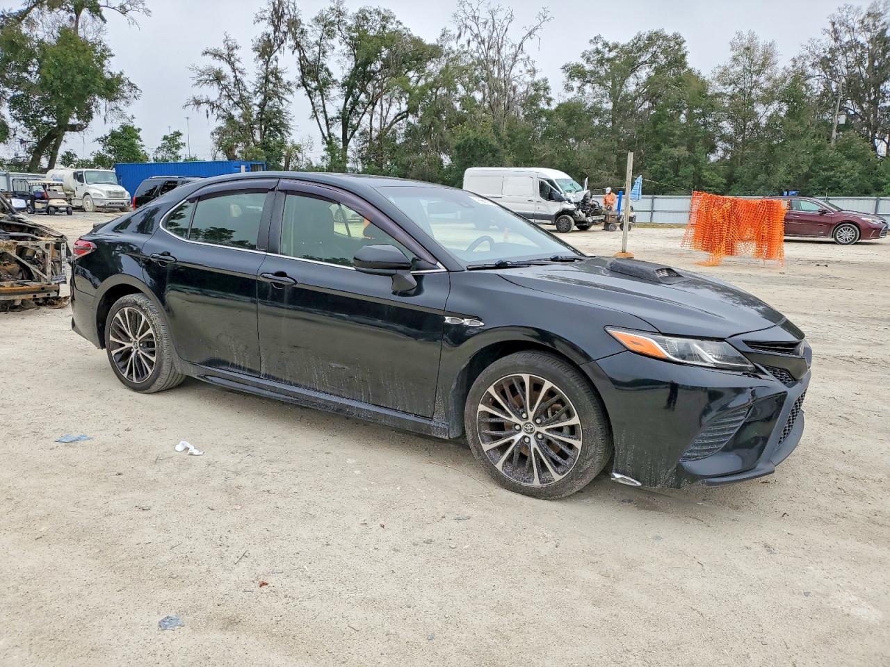 2018 TOYOTA CAMRY L photo 4
