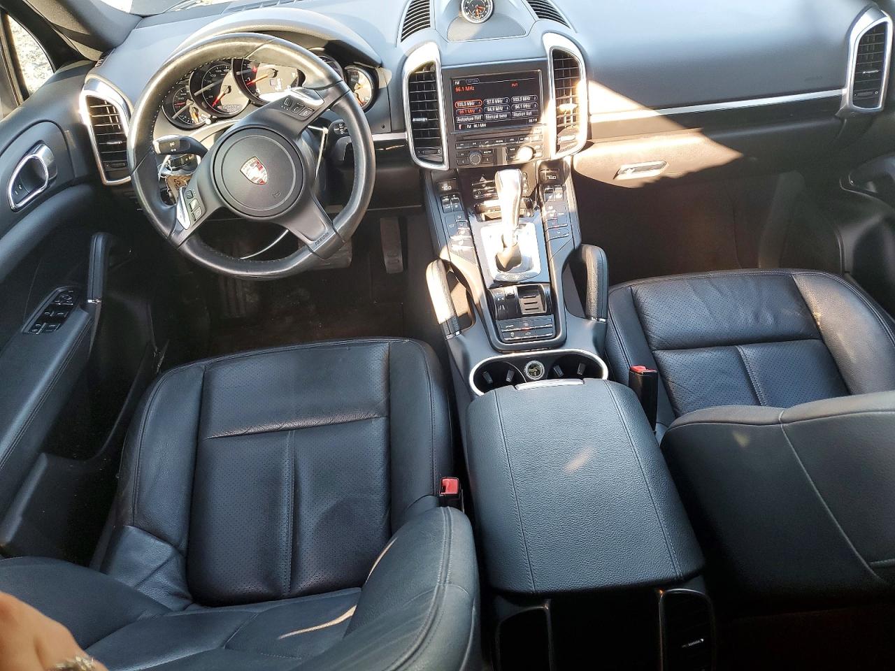 2013 PORSCHE CAYENNE photo 8