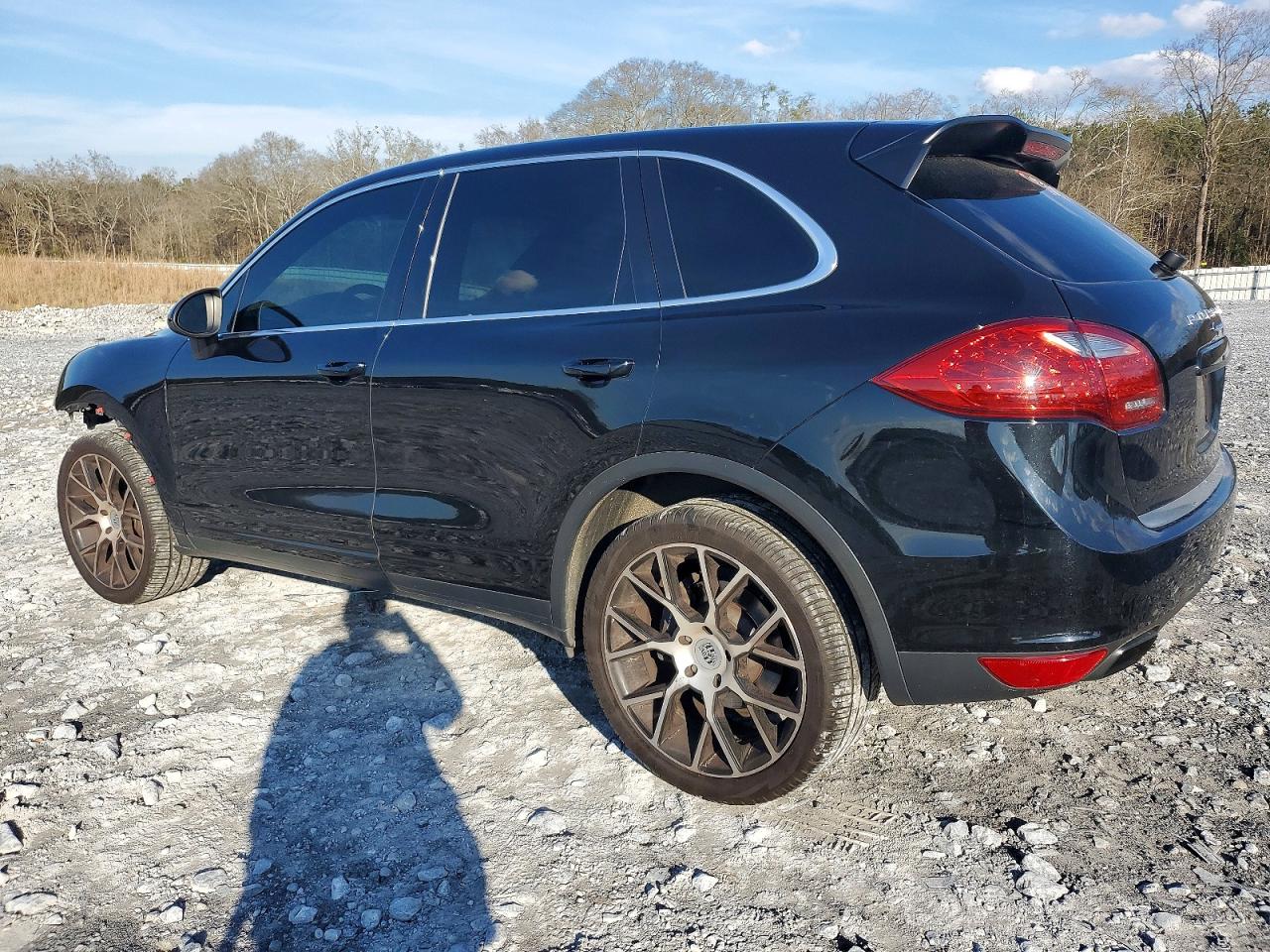 2013 PORSCHE CAYENNE photo 2