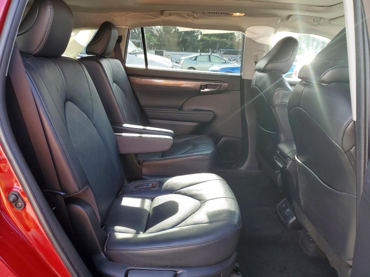 2023 TOYOTA HIGHLANDER HYBRID PLATINUM photo 11