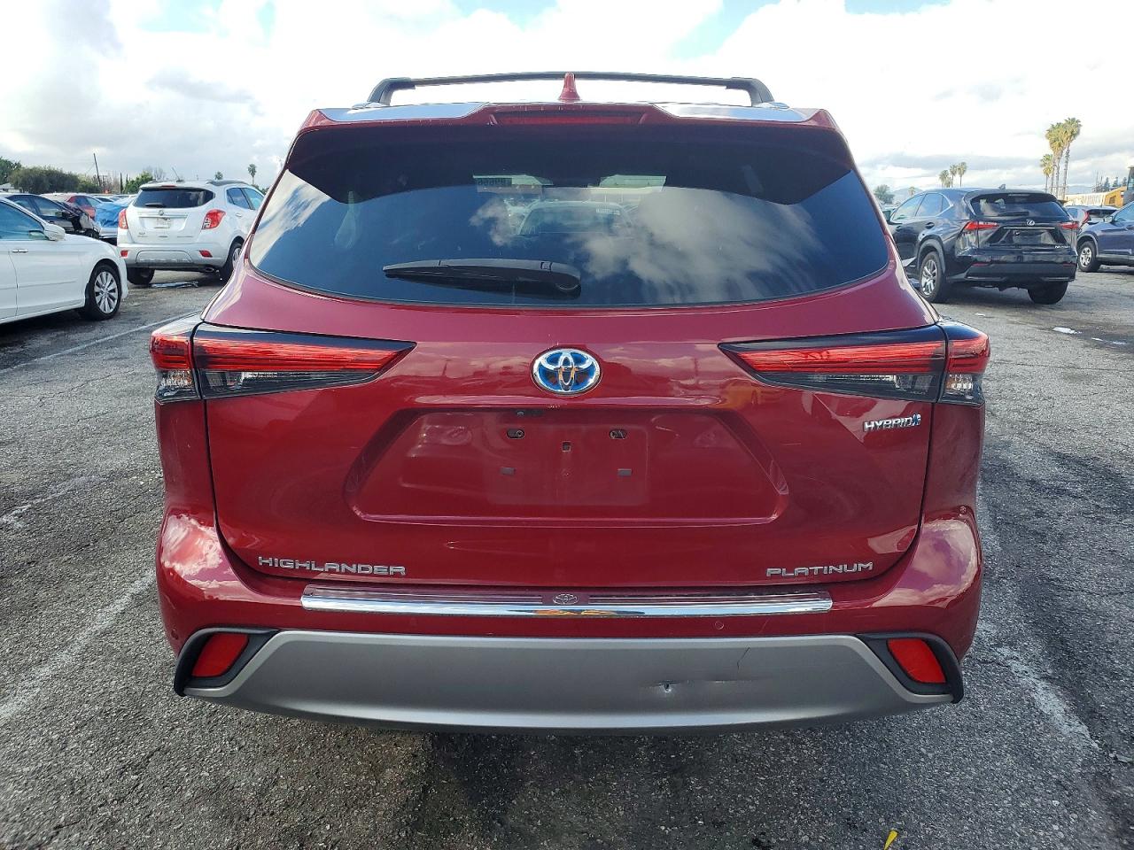 2023 TOYOTA HIGHLANDER HYBRID PLATINUM photo 6