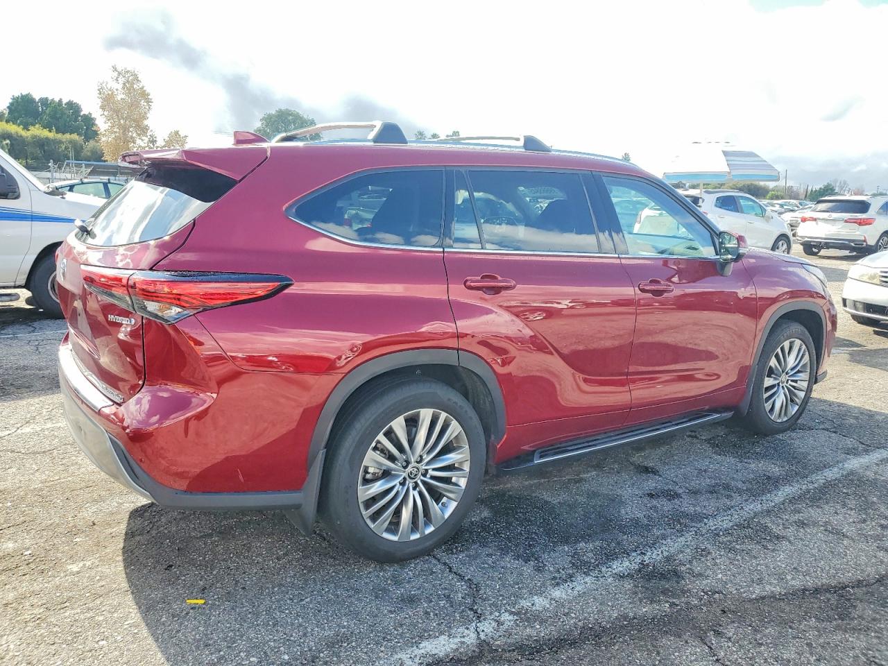 2023 TOYOTA HIGHLANDER HYBRID PLATINUM photo 3