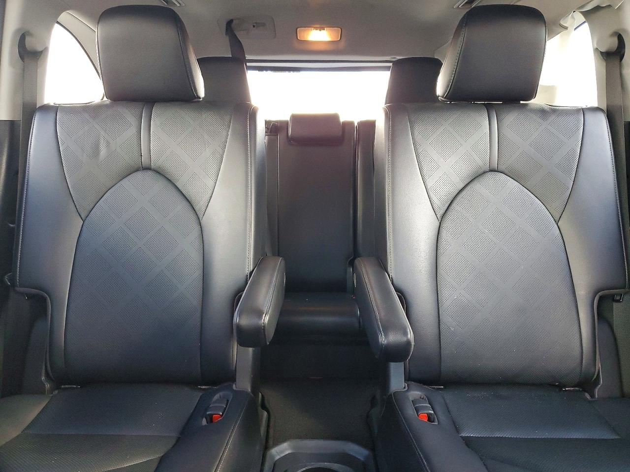 2023 TOYOTA HIGHLANDER HYBRID PLATINUM photo 10