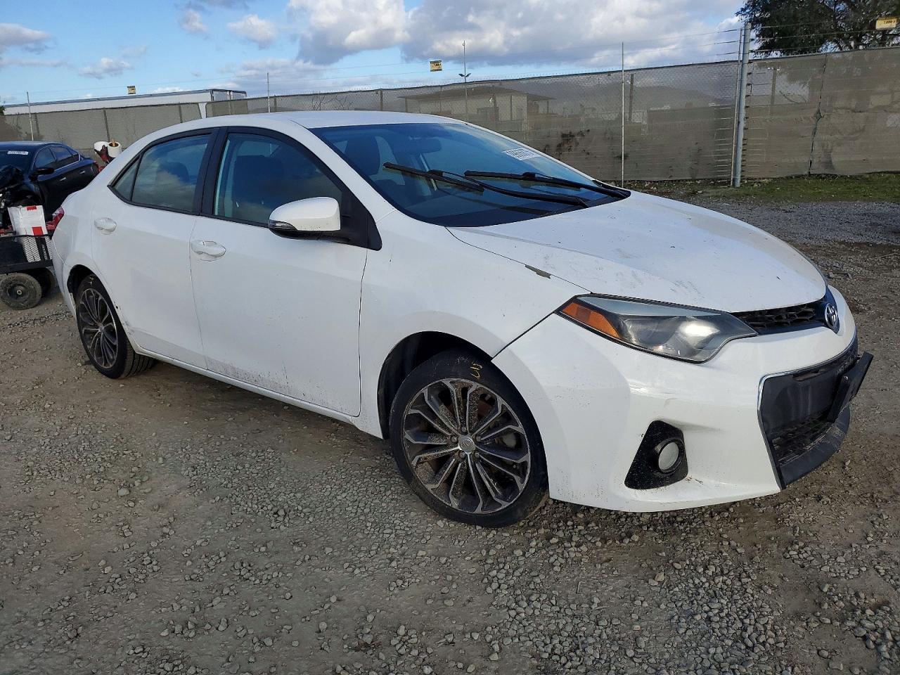 2016 TOYOTA COROLLA L photo 4