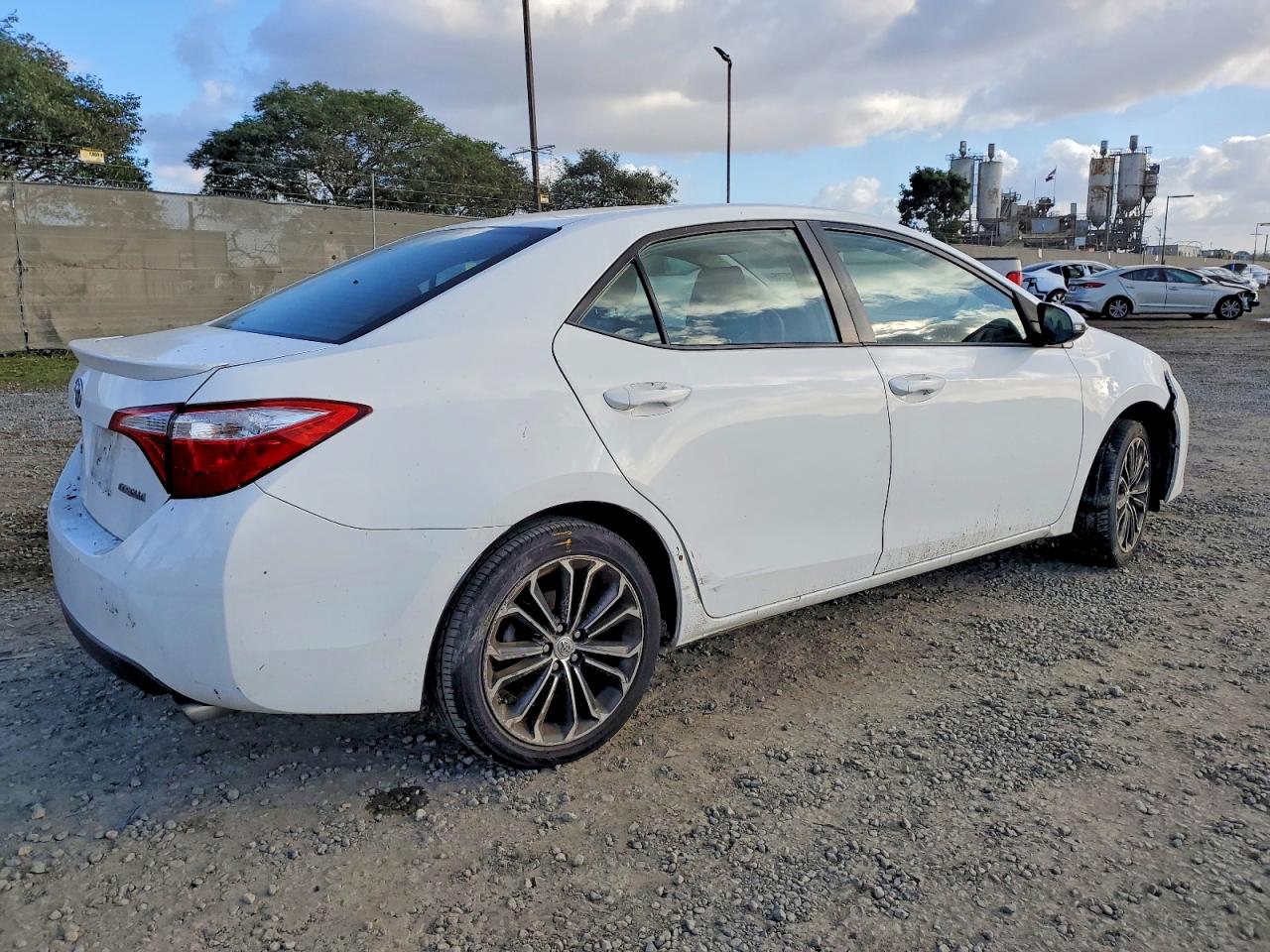 2016 TOYOTA COROLLA L photo 3