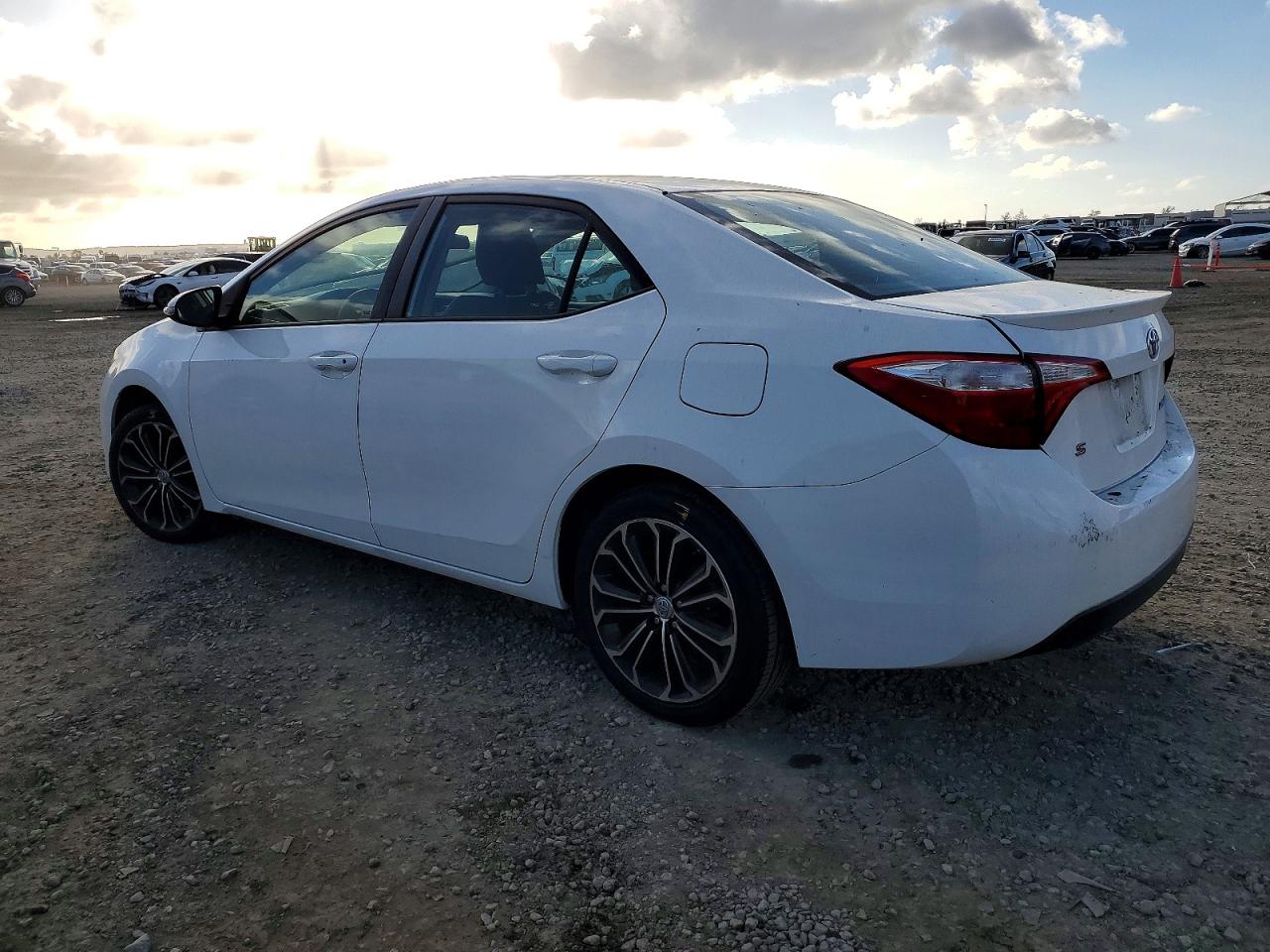 2016 TOYOTA COROLLA L photo 2