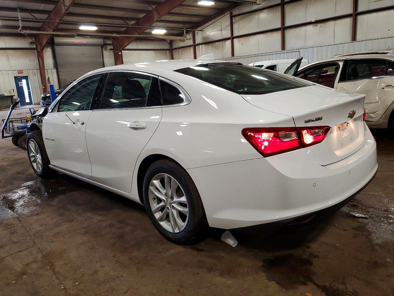 2018 CHEVROLET MALIBU LT photo 2