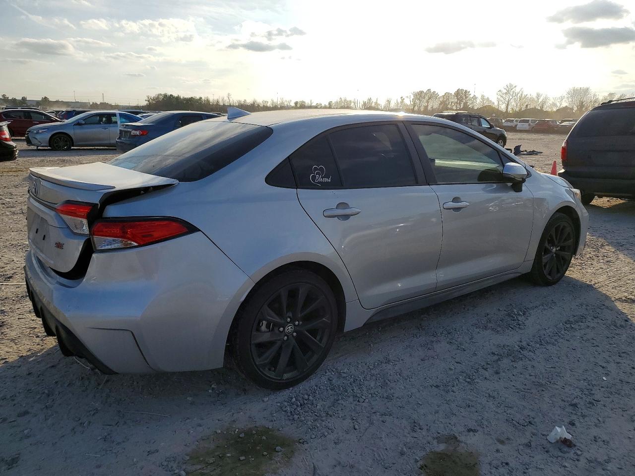 2024 TOYOTA COROLLA SE photo 3
