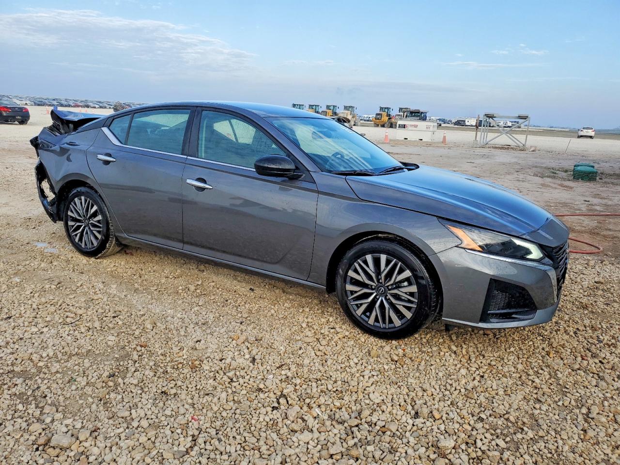 2025 NISSAN ALTIMA SV photo 4