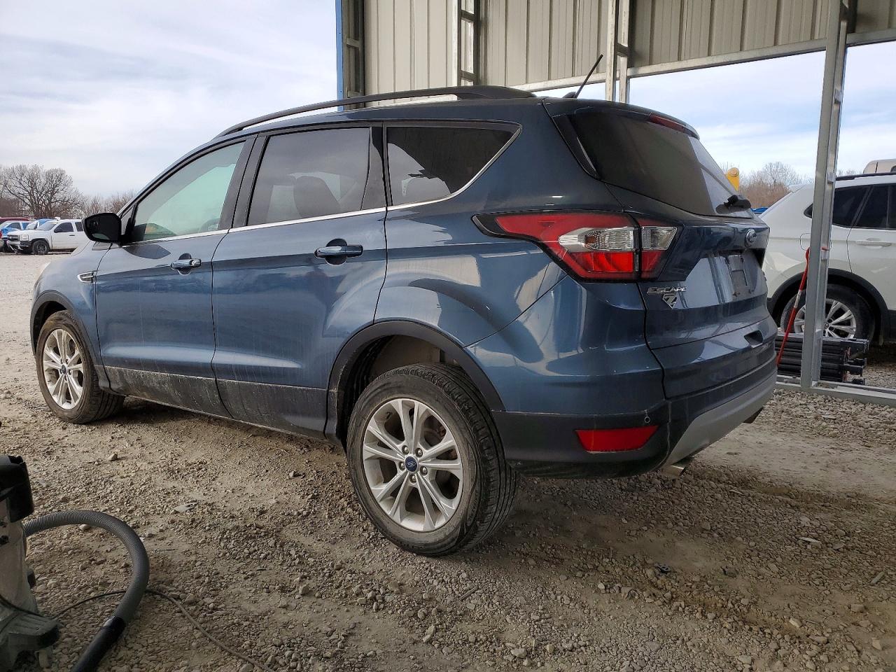 2018 FORD ESCAPE SEL photo 2