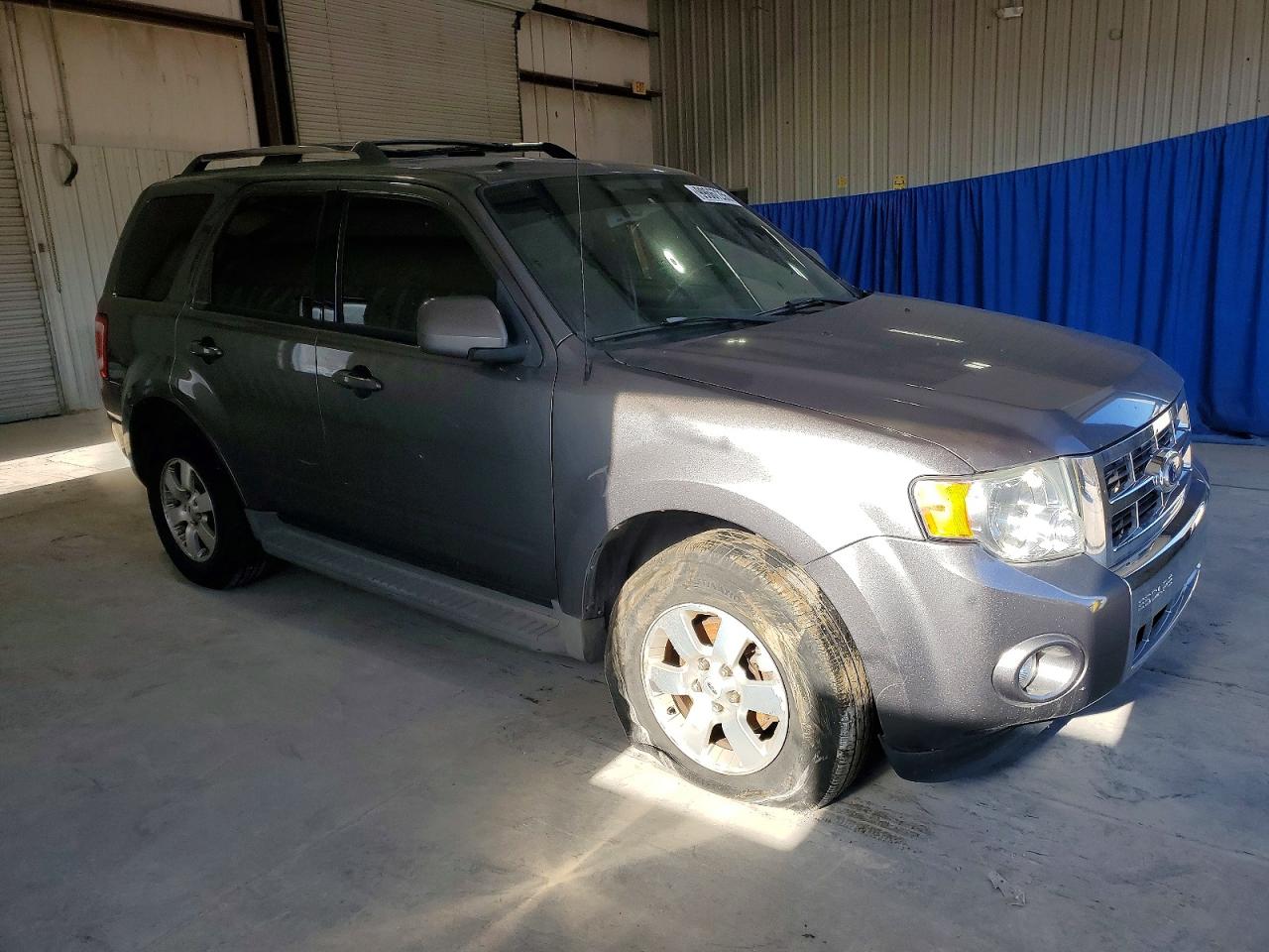 2010 FORD ESCAPE photo 4