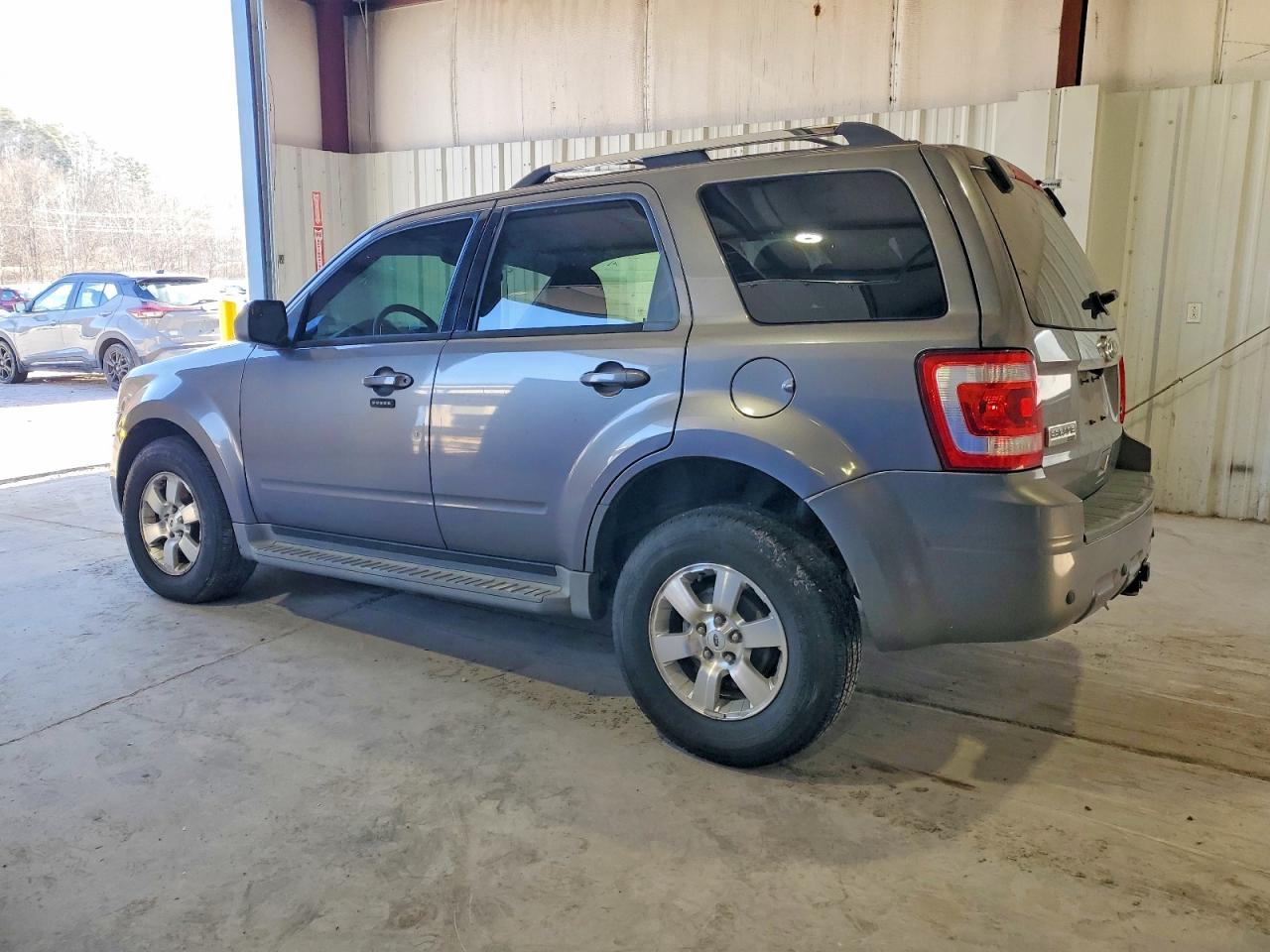 2010 FORD ESCAPE photo 2