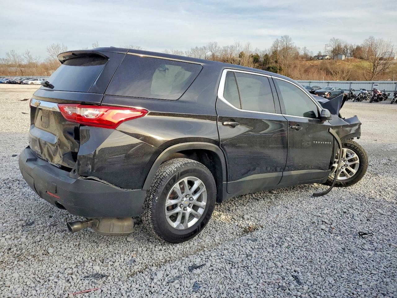 2020 CHEVROLET TRAVERSE LS photo 3