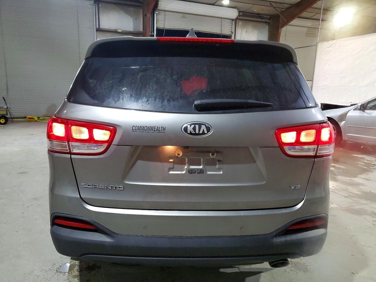 2017 KIA SORENTO LX photo 6