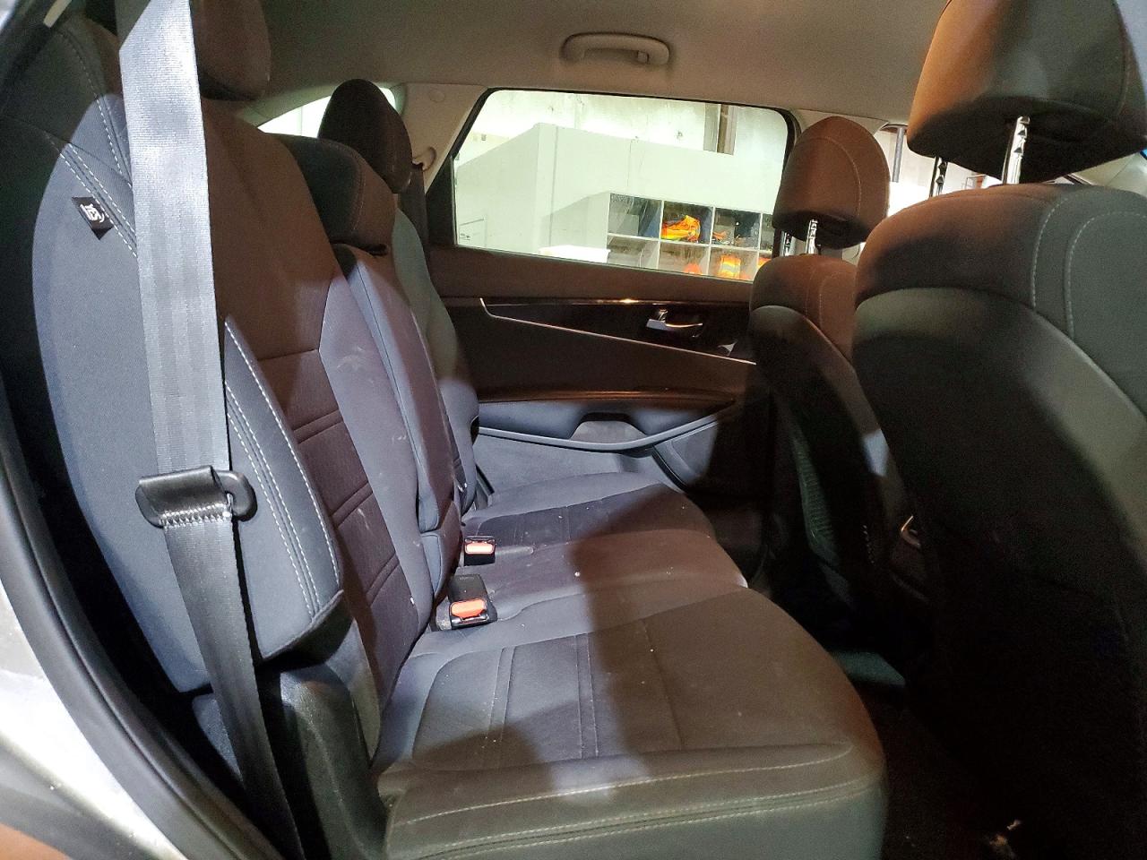 2017 KIA SORENTO LX photo 11