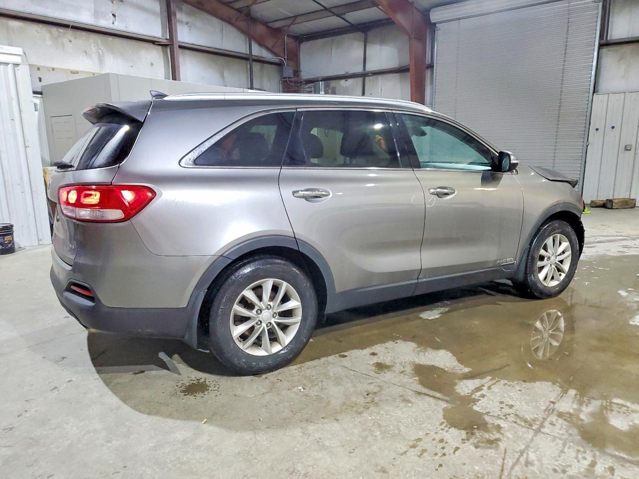 2017 KIA SORENTO LX photo 3
