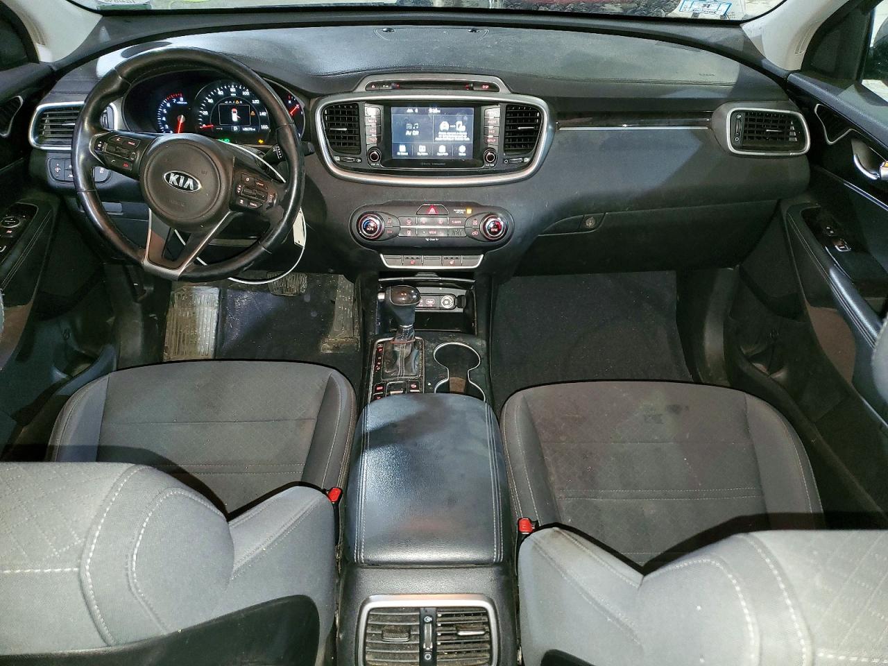 2017 KIA SORENTO LX photo 8