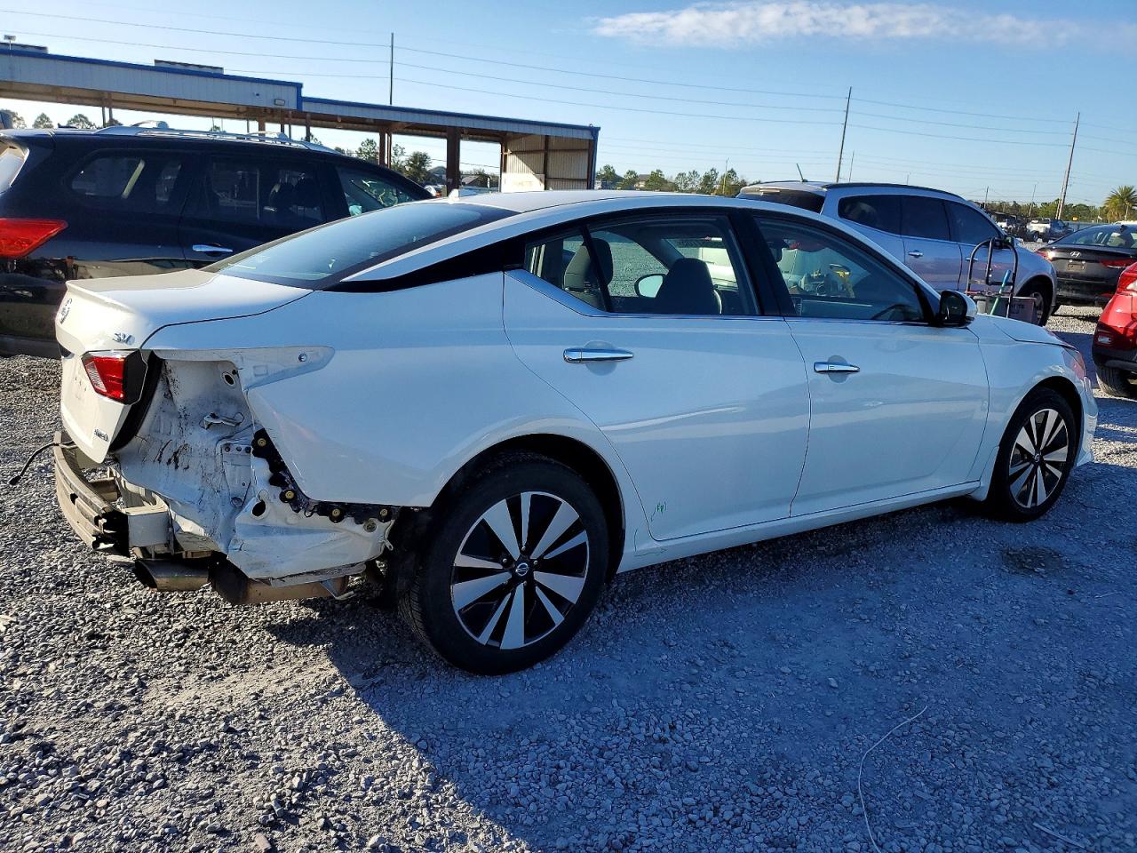 2019 NISSAN ALTIMA SV photo 3