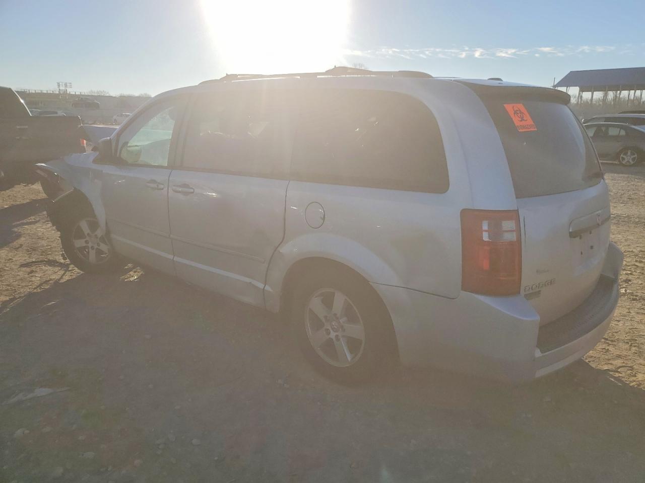 2010 DODGE GRAND CARAVAN SE photo 2