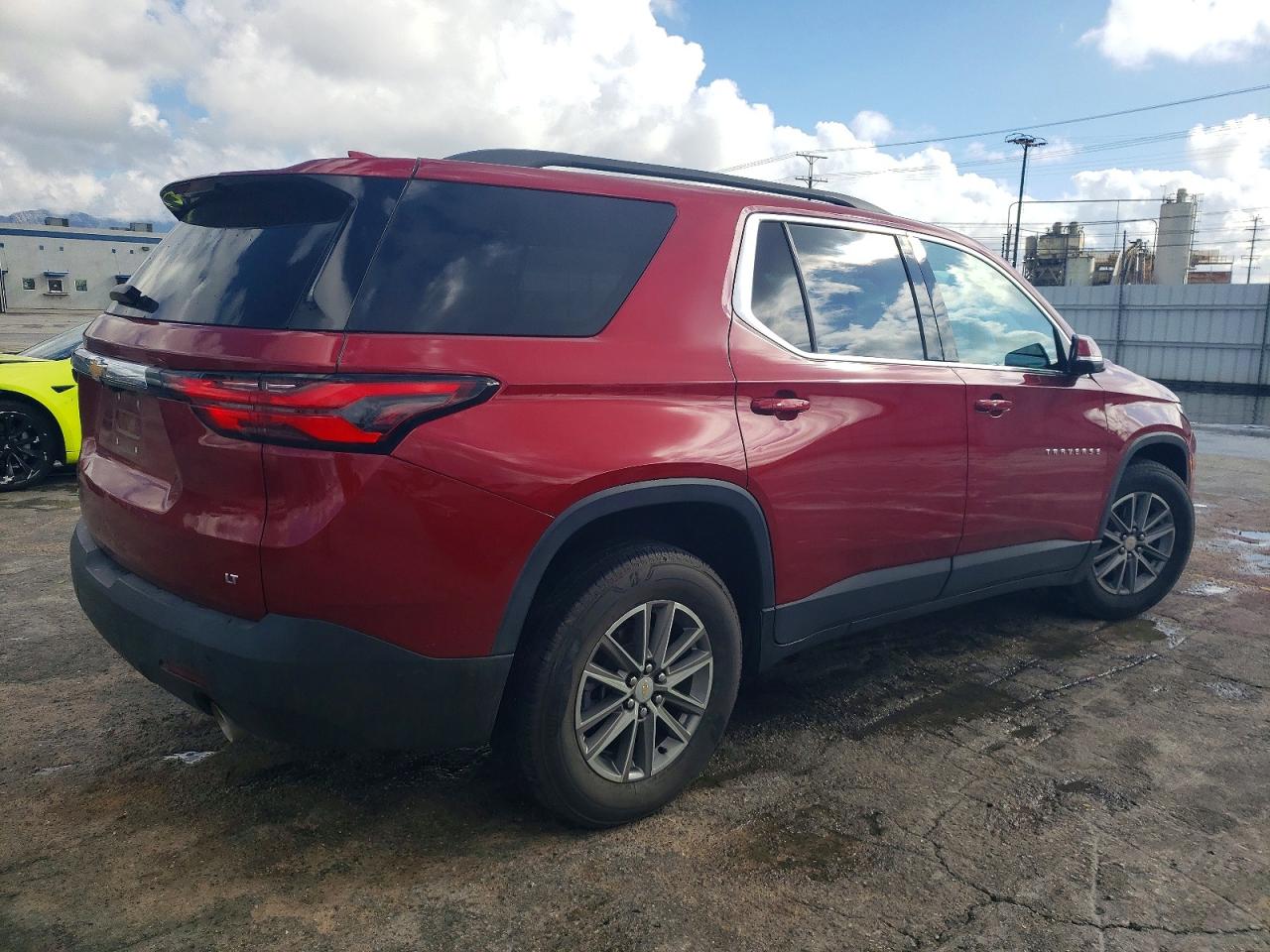 2023 CHEVROLET TRAVERSE LT photo 3