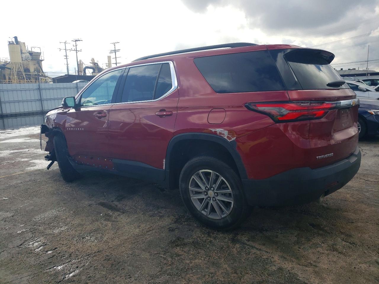 2023 CHEVROLET TRAVERSE LT photo 2