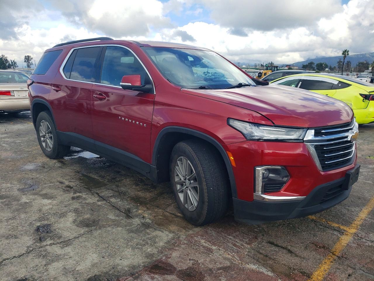 2023 CHEVROLET TRAVERSE LT photo 4