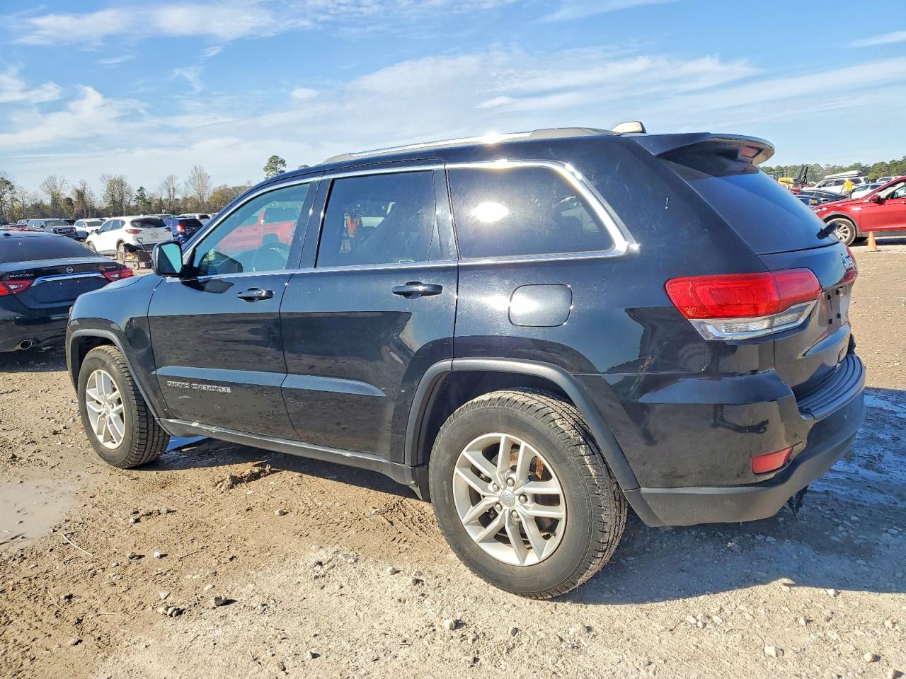 2018 JEEP GRAND CHEROKEE LAREDO photo 2