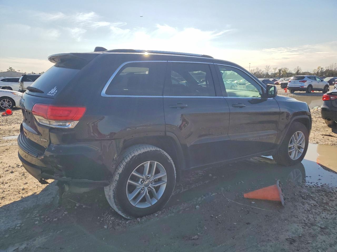 2018 JEEP GRAND CHEROKEE LAREDO photo 3