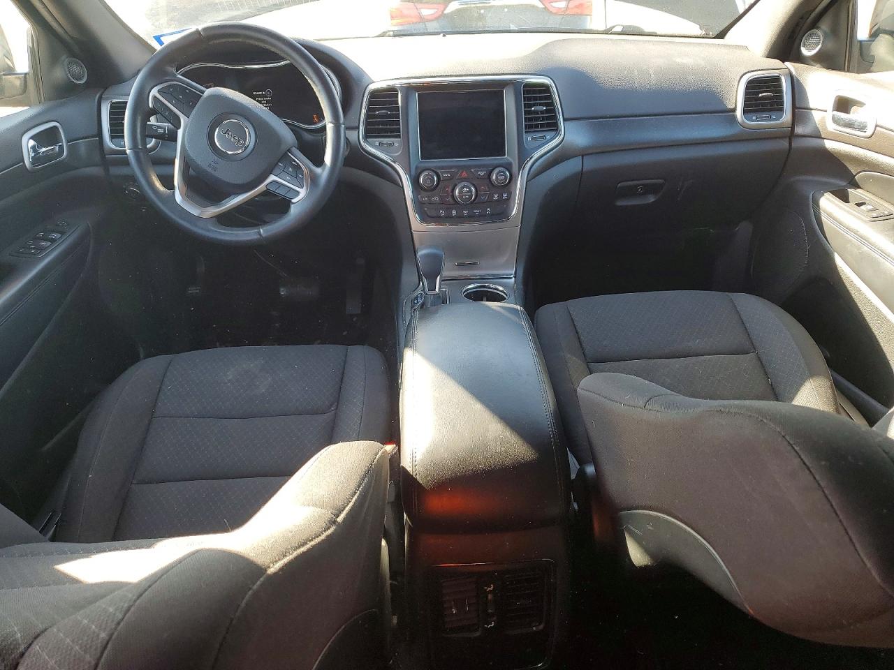 2018 JEEP GRAND CHEROKEE LAREDO photo 8